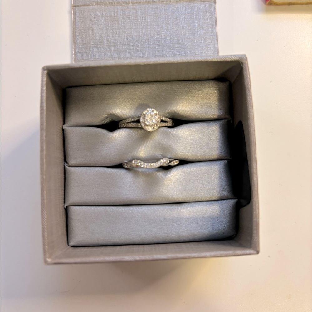 Zales Women’s Wedding Ring Set size 5.5